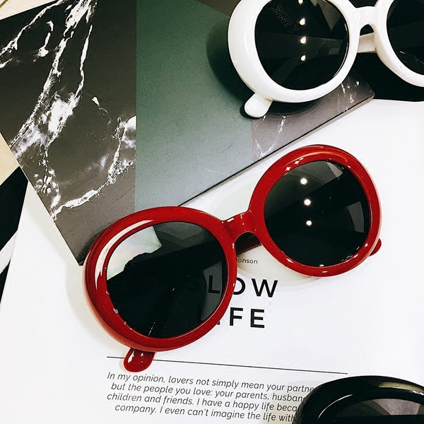 Aktuális női napszemüvegek különböző színekben