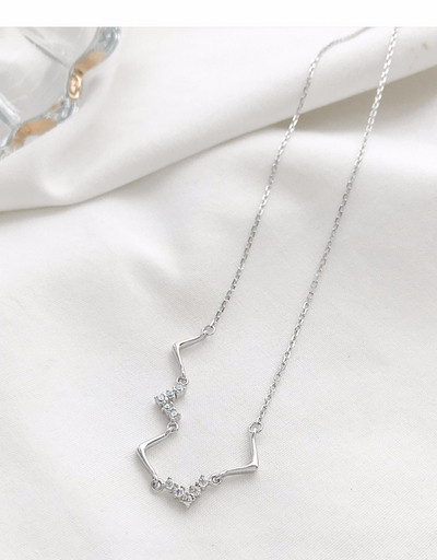 Colier elegant de dama cu pietre de culoare argintie