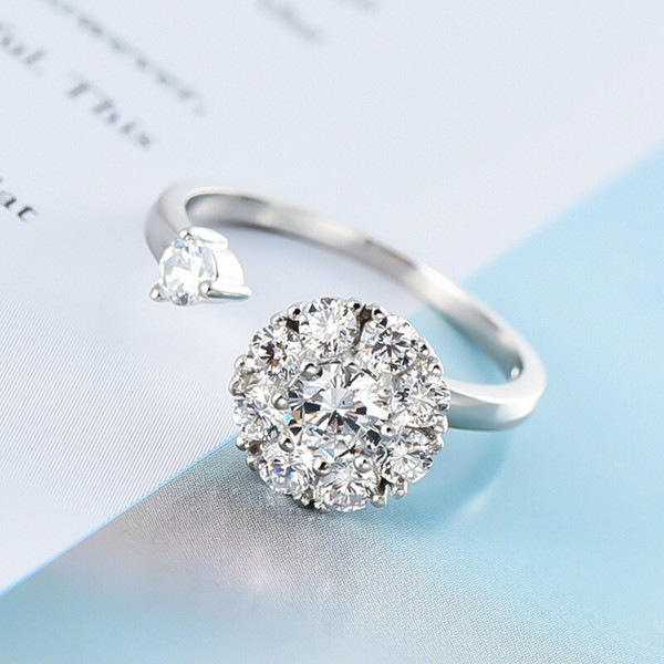 Стилен дамски пръстен с камъни в сребрист цвят