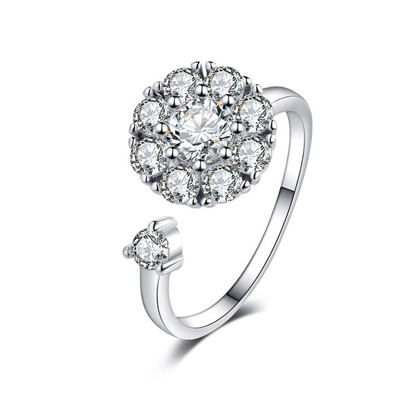 Stílusos női gyűrű kövekkel ezüst színben