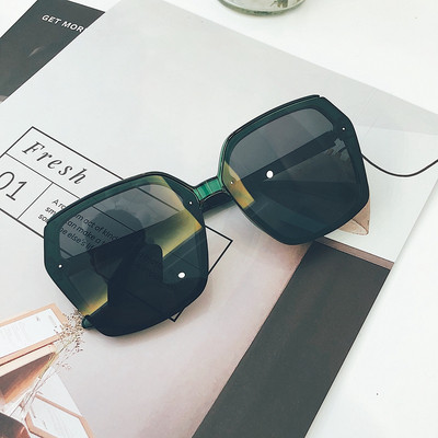 Ochelari de soare moderni de dama cu forma patrata in mai multe culori