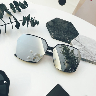 Ochelari de soare moderni de dama cu forma patrata in mai multe culori