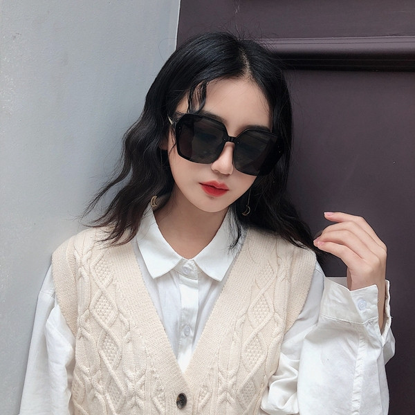 Ochelari de soare moderni de dama cu forma patrata in mai multe culori