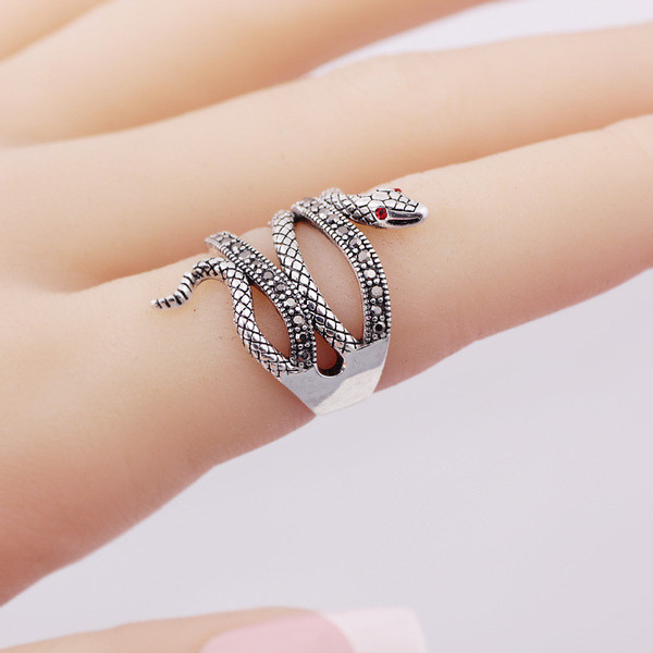 Κυρίες δαχτυλίδι με έγχρωμη πέτρα διακόσμηση