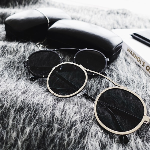 Modern, kerek napszemüveg szürke és fekete színben