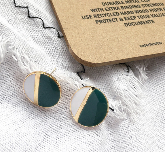 Cercei rotunzi de dama in alb si verde