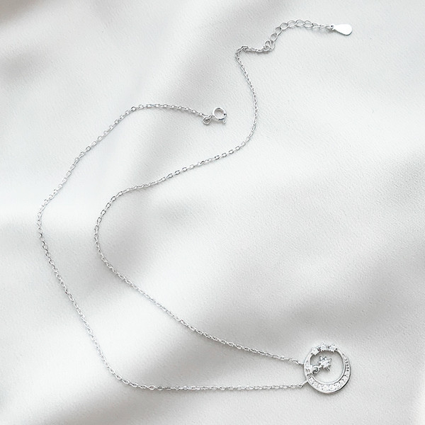 Női alkalmi nyaklánc medállal ezüst színben