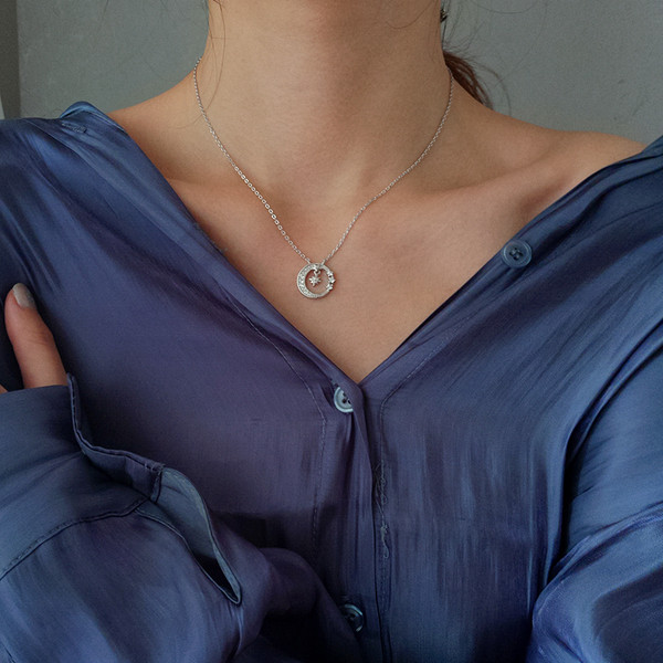 Női alkalmi nyaklánc medállal ezüst színben