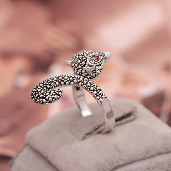 Modern női gyűrű gyöngy díszítéssel