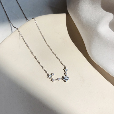 Elegáns női nyaklánc díszkövekkel, két színben