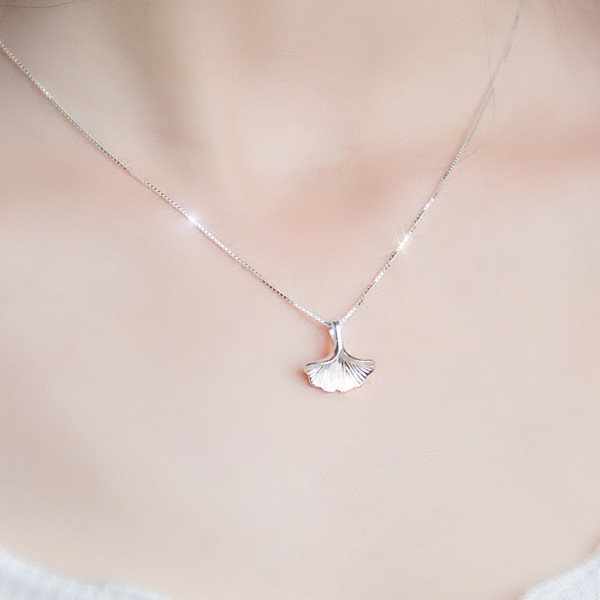 Napi női nyaklánc ezüst színben medállal