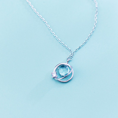 Stílusos női nyaklánc kövekkel