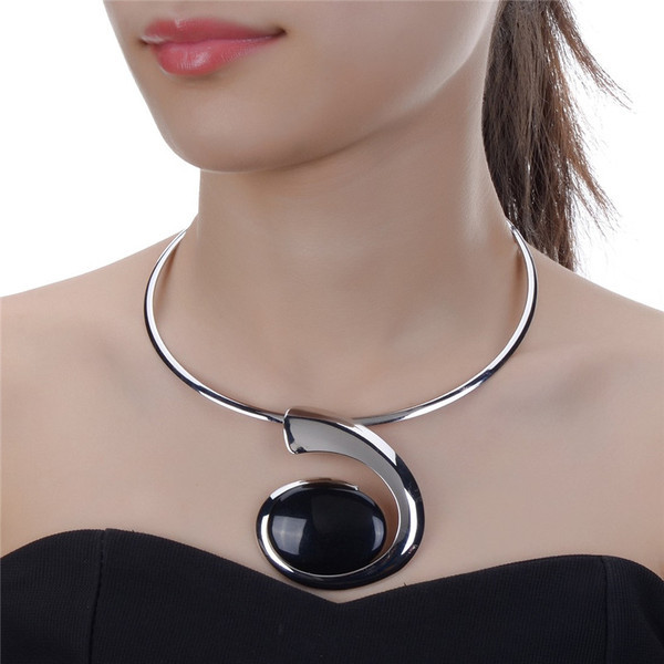 Stílusos női szett - karkötő és nyaklánc színes kövekkel