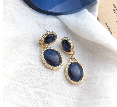 Stílusos női fülbevaló arany színű kövekkel