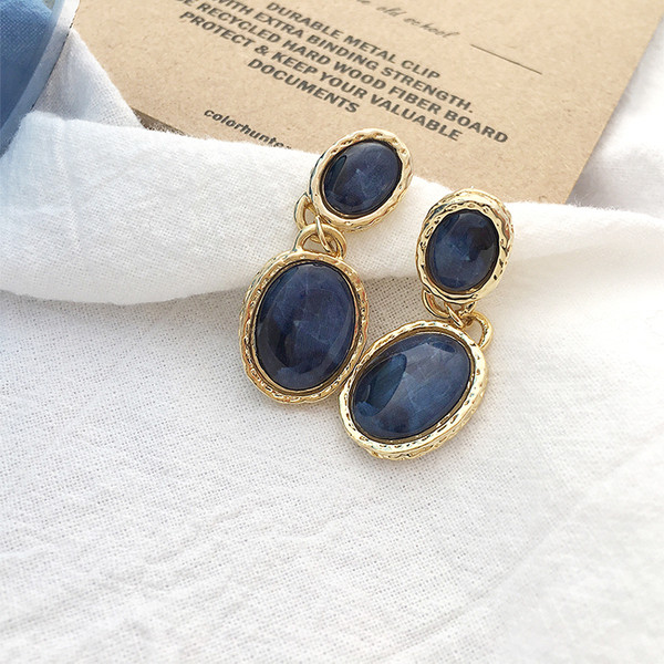 Stílusos női fülbevaló arany színű kövekkel