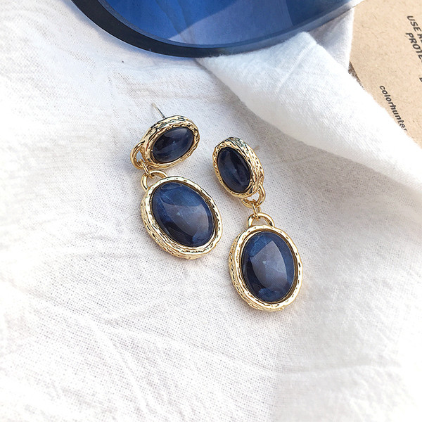 Stílusos női fülbevaló arany színű kövekkel