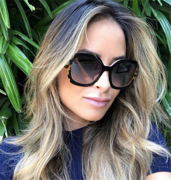 Κυρίες γυαλιά ηλίου σε διάφορα τετράγωνα χρώματα