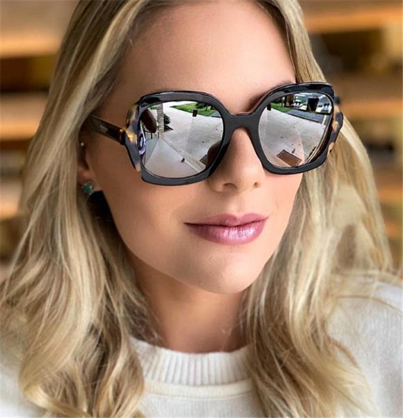 Κυρίες γυαλιά ηλίου σε διάφορα τετράγωνα χρώματα