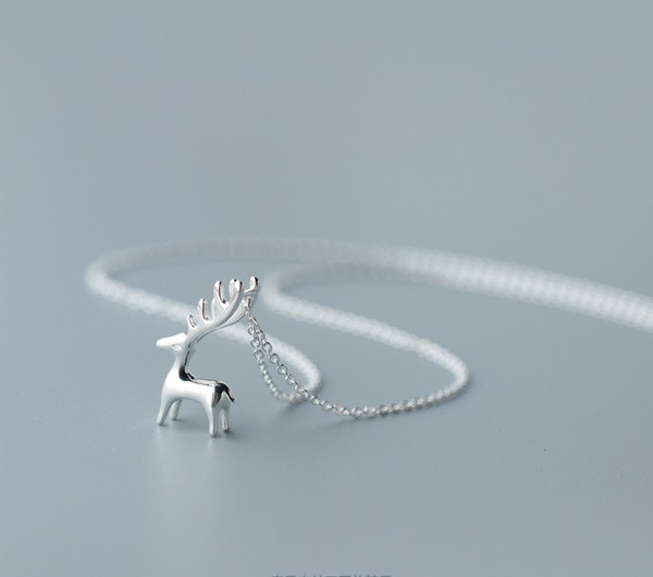 Colier de dama modern de culoare argintie cu pandantiv