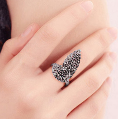 Дамски модерен пръстен в сребрист цвят