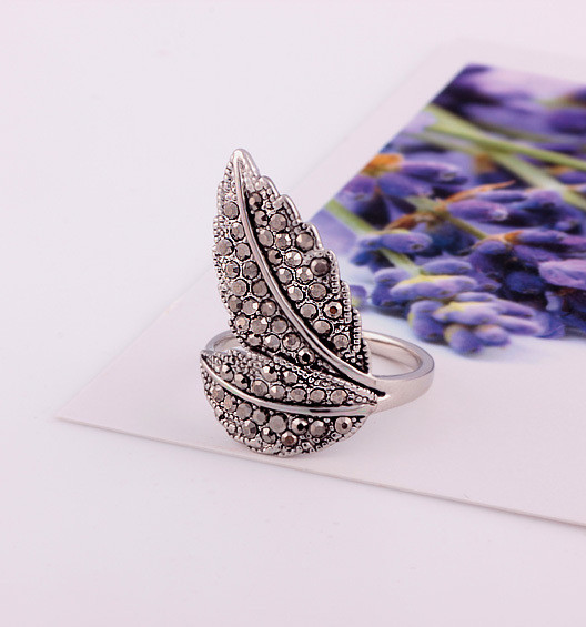 Modern női gyűrű ezüst színben