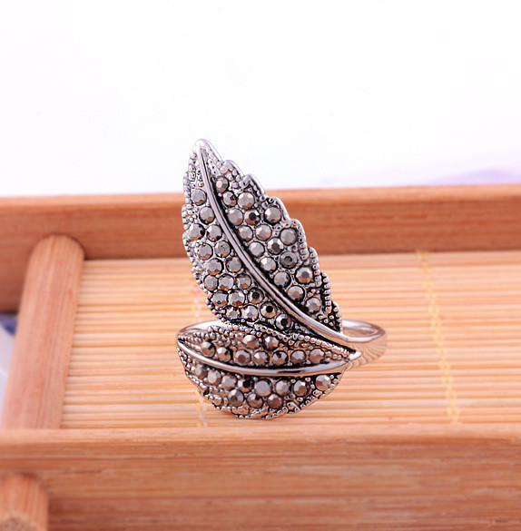 Modern női gyűrű ezüst színben