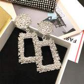 Stílusos női fülbevaló arany és ezüst színben