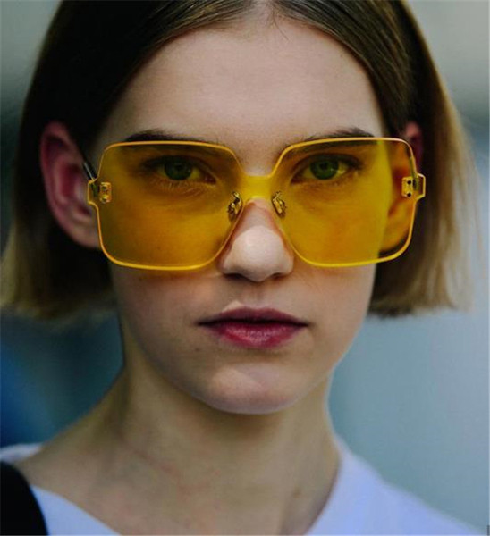 Napszemüveg több színben, négyzet alakú