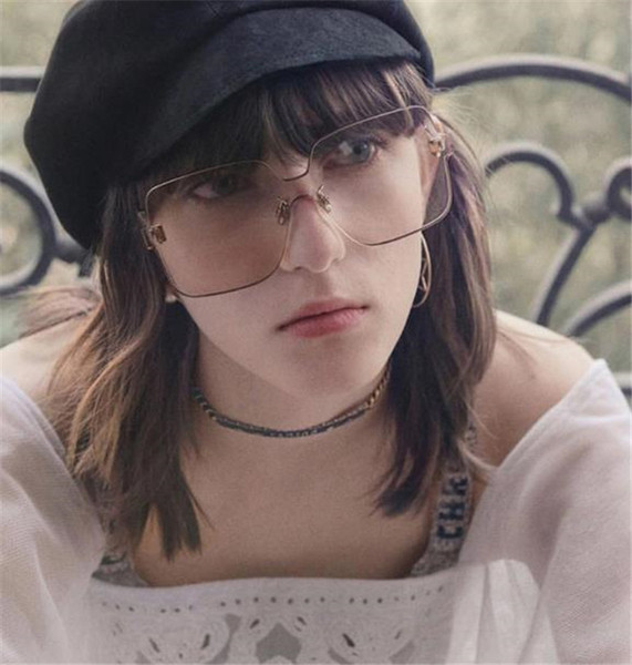 Napszemüveg több színben, négyzet alakú