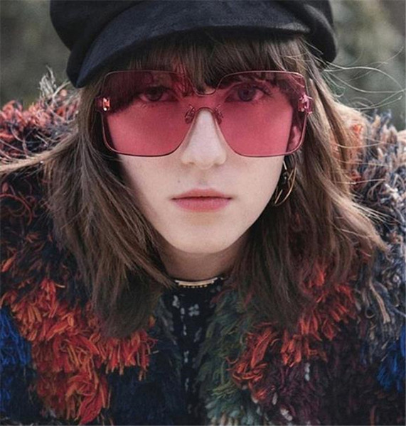 Napszemüveg több színben, négyzet alakú