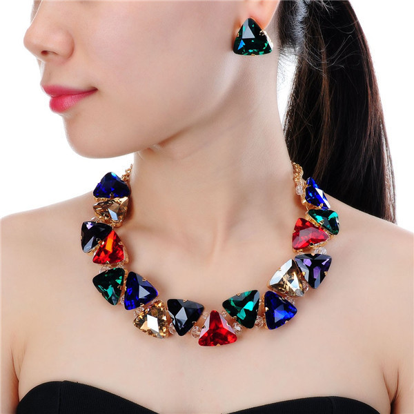 Set de cercei și colier elegant pentru femei în mai multe culori