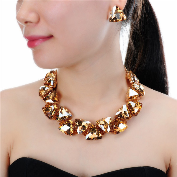 Set de cercei și colier elegant pentru femei în mai multe culori