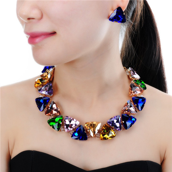 Set de cercei și colier elegant pentru femei în mai multe culori