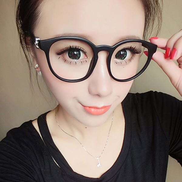 Alkalmi női nyaklánc medállal, ezüst színben