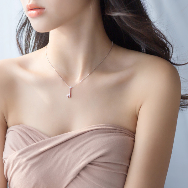 Alkalmi női nyaklánc medállal, ezüst színben