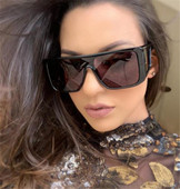 Ochelari de soare în șase culori potriviti pentru bărbați și femei