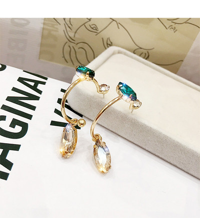 Cercei eleganti de dama in culoarea aurie cu pietre colorate