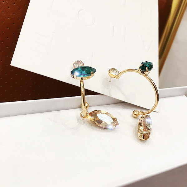 Cercei eleganti de dama in culoarea aurie cu pietre colorate