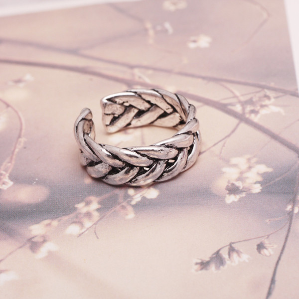 Inel de damă modern cu element împletit