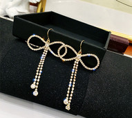 Modern női fülbevaló arany színű kövekkel