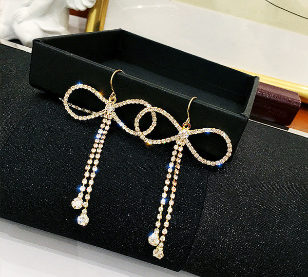 Modern női fülbevaló arany színű kövekkel