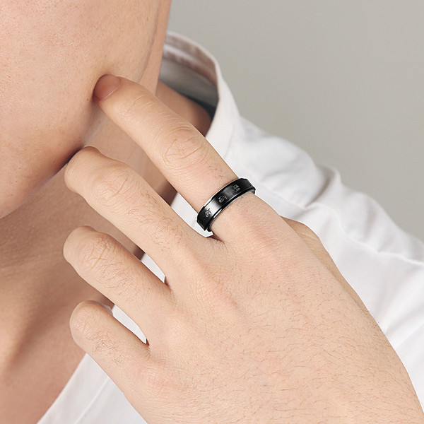 Forgó acél férfi gyűrű fekete színben