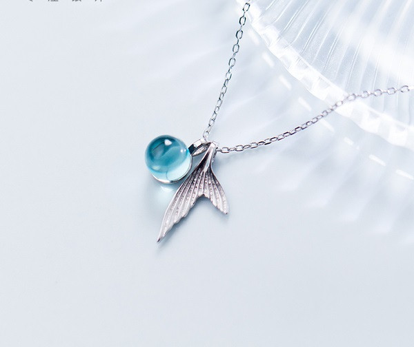 Μοντέρνο ασημένιο κολιέ με μενταγιόν