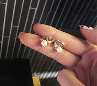 Cercei de dama de culoare aurie cu pietre si perle