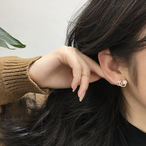 Cercei de dama de culoare aurie cu pietre si perle