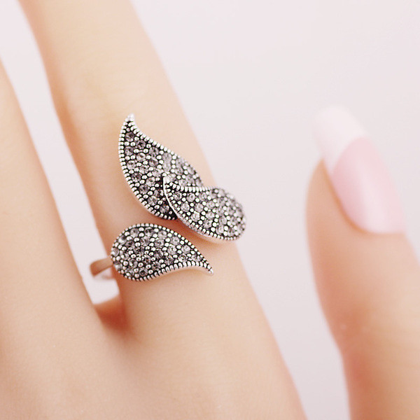 Inel de doamnă de zi cu zi cu pietre