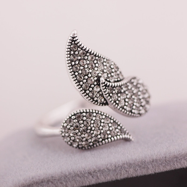 Inel de doamnă de zi cu zi cu pietre