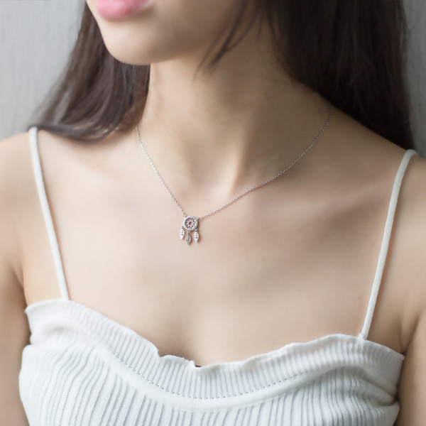 Κυρίες παραμελημένο κολιέ με ασημένιο μενταγιόν