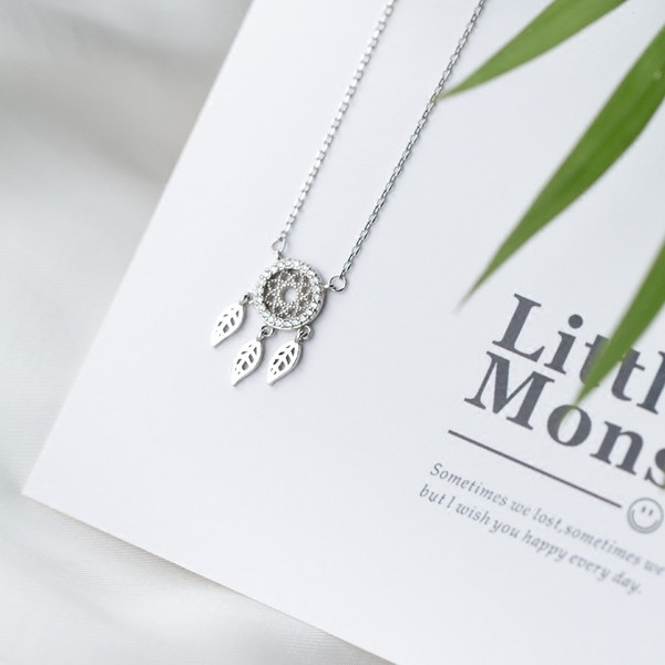 Κυρίες παραμελημένο κολιέ με ασημένιο μενταγιόν