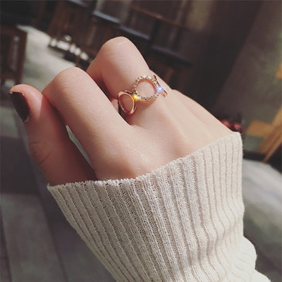 Дамски пръстен в златист цвят